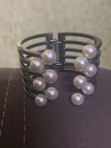Pearl Embellished Hair Claw