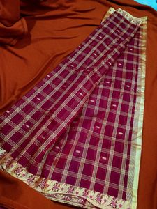 Stunning Light Weight Festive Saree!