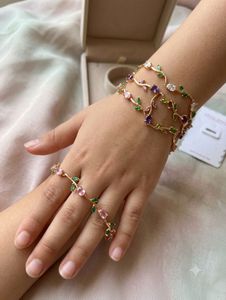 Elegant Tulip Design Bracelet