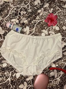 🤍Elegant White Lace Trim Briefs🤍