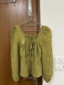 Chic Peplum Top with Puff Sleeves