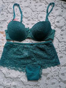 Lace Bra and Panty Set