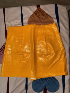 SHEIN Mustard Croc-Texture Mini Skirt 💛