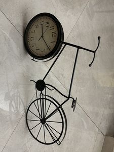 Cycle Shaped Clock