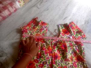 elegant Chex &amp; Floral Print saree with blouse