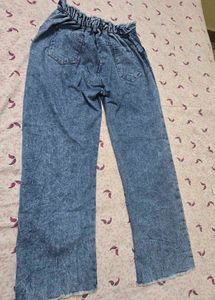 Graphic Print Top &amp; Acid Wash Jeans Set