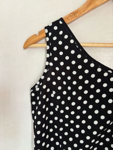 Chic Polka Dot One Shoulder Top