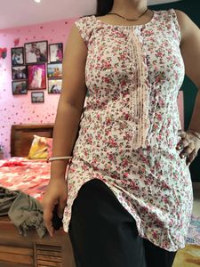 Floral Print Kurta with Lace Detail