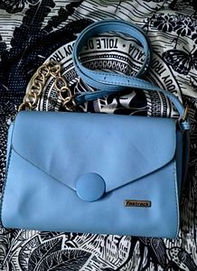 🩵 Fastrack Crossbody Bag with Gold Chain
