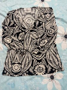 Chic Black &amp; White Patterned Top new