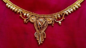 Golden Necklace Set 🌼