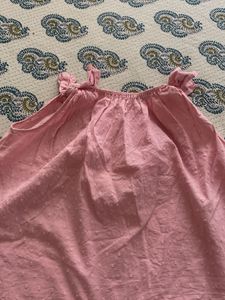 Adorable pink Balloon style top with bows 7-9 yrs