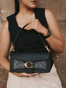 *COACH**TABBY 25 SIGNATURE SHOULDER BAG*