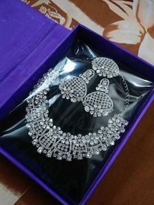 UnUsed Crystal Necklace, Earring Set &amp; maang tikka