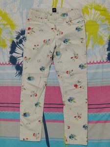Cute Floral GAP Mid Waist Jeans