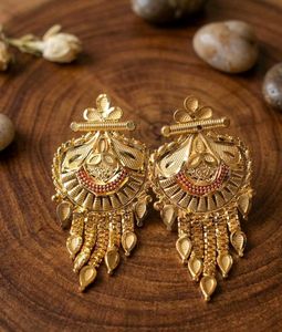Exquisite Gold Tone Dangle Earrings