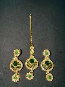 Stunning Emerald &amp; Gold Maang Tikka &amp; Earrings Set