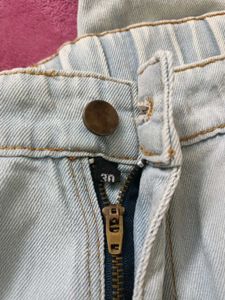 Minimal Light Blue Mom Fit Jeans