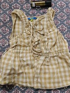 Cute Gingham Tie-Front Tank Top