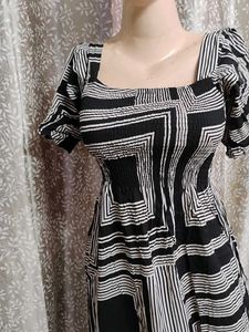 Chic Black &amp; White Geometric Print Midi Dress