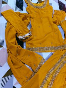 Elegant Yellow Kurta Set with Intricate Embellishm
