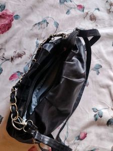Chic Black Shoulder Bag with Gold Chain