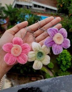 Cute pipecleaner Flower Keychain Set