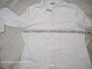 Canda Classic White Striped Button-Up Shirt