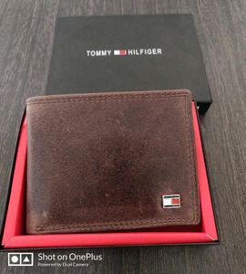 TOMMY HILFIGER METAL LOGO COFFEE CRUNCH LEATHER