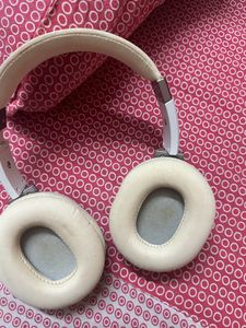 White Motorola Unused Headphone Pulse Max