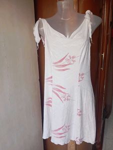 Chic White &amp; Pink Floral Mini Dress