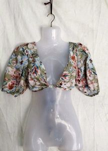 9105. Floral Twist Front Crop Top