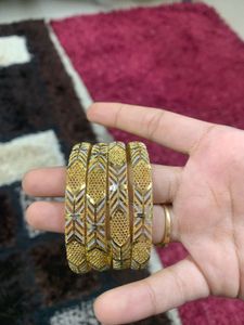 Set of 4 Elegant Gold Bangles