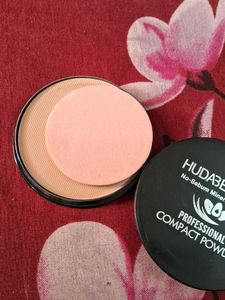 HUDA BEAUTY Compact Powder