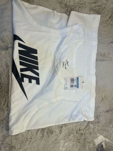 NEW NIKE White T-Shirt