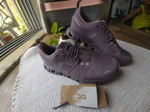 ON Cloud Waterproof Running Shoes