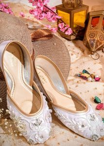 JM looks Elegant White Embroidered Juttis