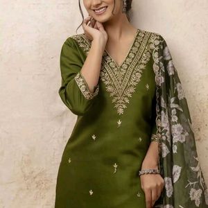 Elegant Green Embroidered Kurta Set