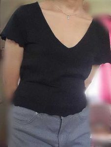 H&amp;M Black V-Neck Crop top