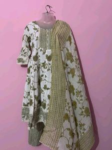 Elegant White Floral Kurta Set