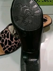 Tiger Print Black And Tan Colour Medium Heel