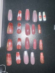 Savana press on Nails with freebies