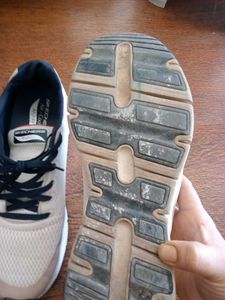 white sneaker 10 number