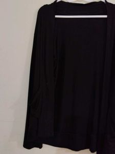 Stylish Black Shrug for Women with Pockets