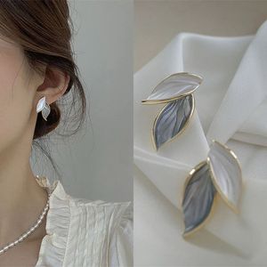 Elegant Black Flower Stud Earrings