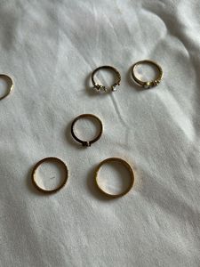 Set of 8 Elegant Gold Rings