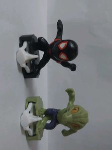 kinder joy - spiderman&amp; Alien action figure