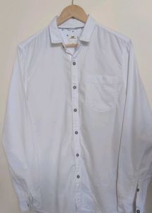 (like new) Men's White Lee Shirt