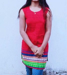 Red Sleeveless Kurta