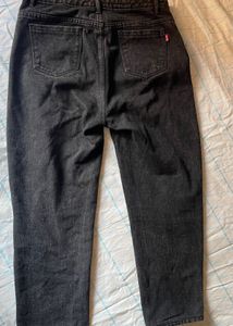 Black High-Waisted Straight Fit Jeans